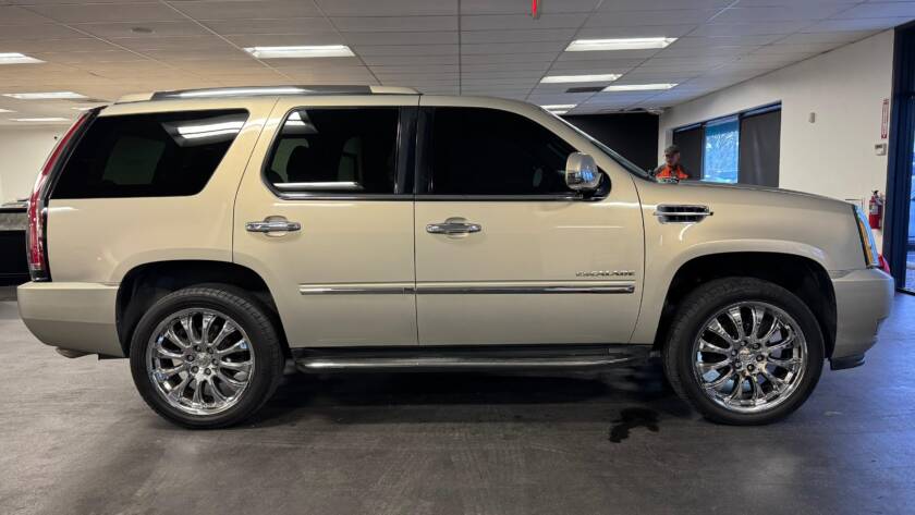 2011 Cadillac Escalade Base's photo